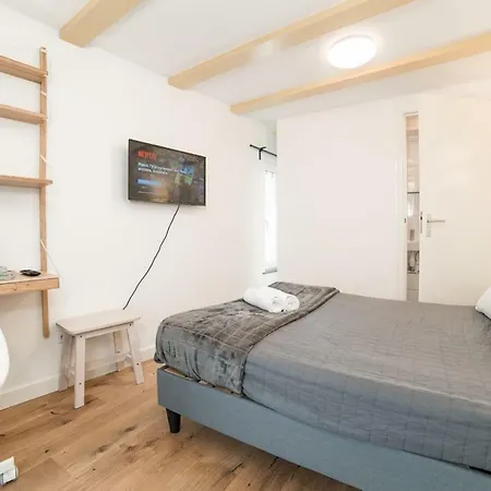 A'dam Centraal 51 Bed & Breakfast *